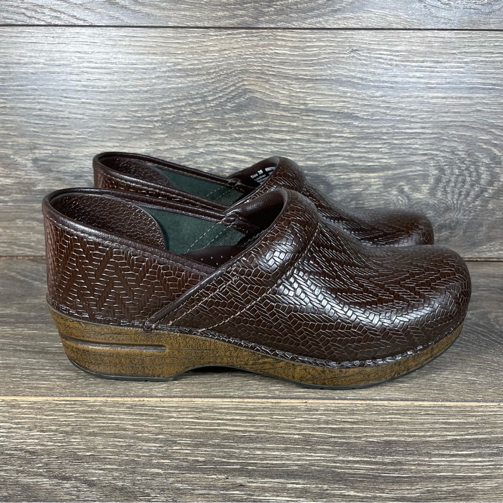 Dansko Women's Size 8.5 to 9 Professional Brown Woven Leather Clogs